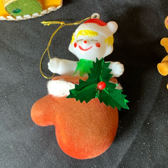 Set of 12 vintage flocked plastic Christmas ornaments - Picture 4 of 16